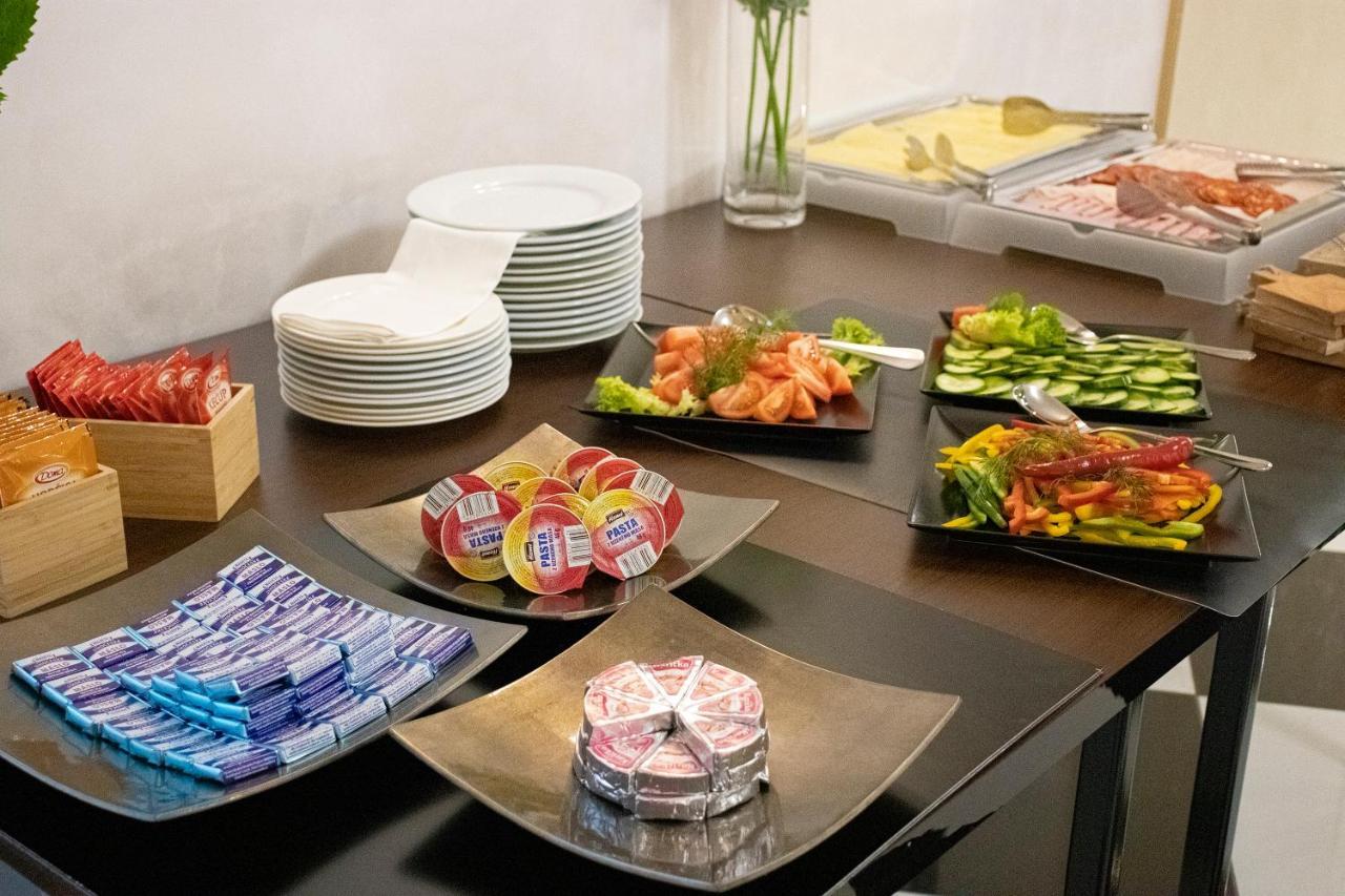 Hotel Capital With Private Wellness Litra Dış mekan fotoğraf