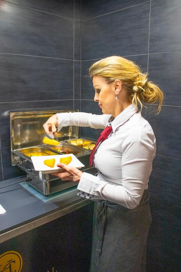 Hotel Capital With Private Wellness Litra Dış mekan fotoğraf