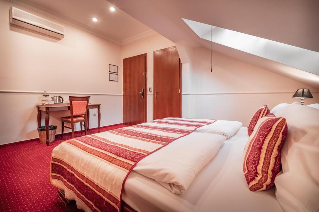 Hotel Capital With Private Wellness Litra Dış mekan fotoğraf
